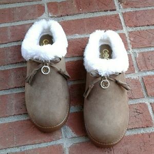 GUESS Tobacco Tan Faux Suede Cream Faux Fur Clogs